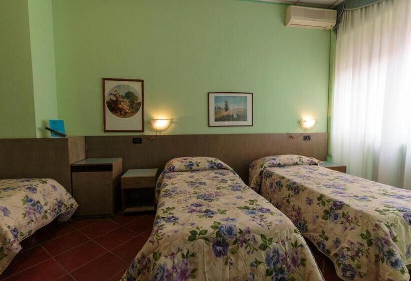 スタンダードトリプルルーム, Il Telegrafo