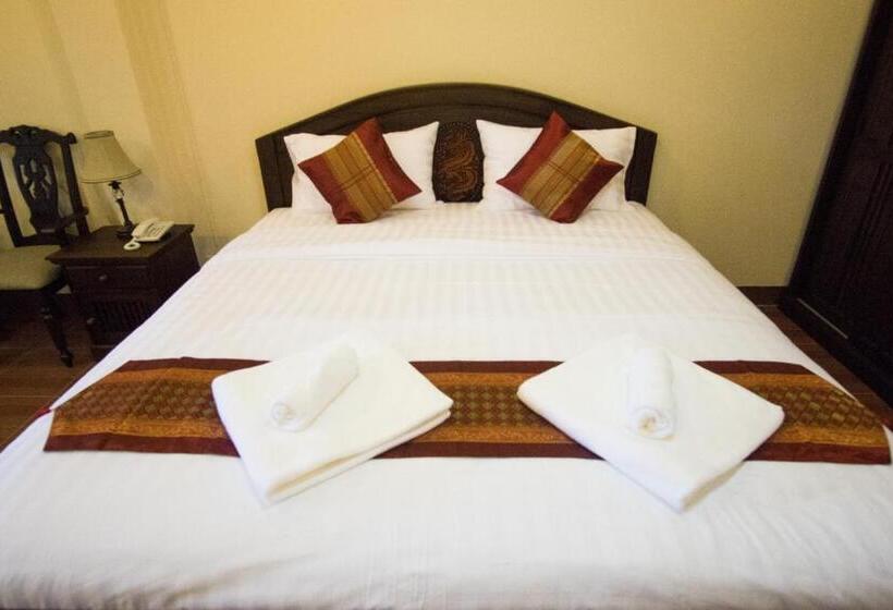 キングサイズベッドのスタンダードルーム, Nanbaankhun