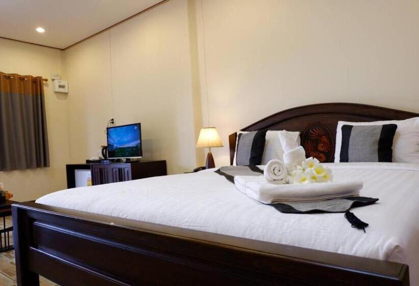 キングサイズベッドのスタンダードルーム, Nanbaankhun