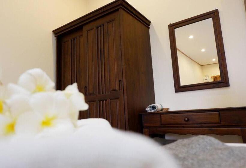 キングサイズベッドのスタンダードルーム, Nanbaankhun