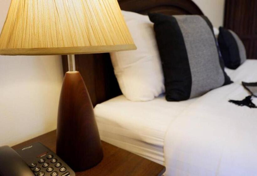 キングサイズベッドのスタンダードルーム, Nanbaankhun