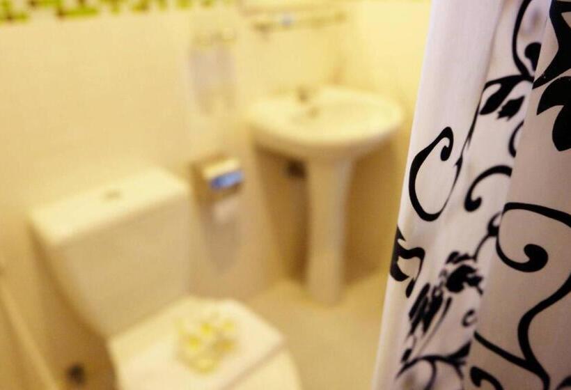 キングサイズベッドのスタンダードルーム, Nanbaankhun