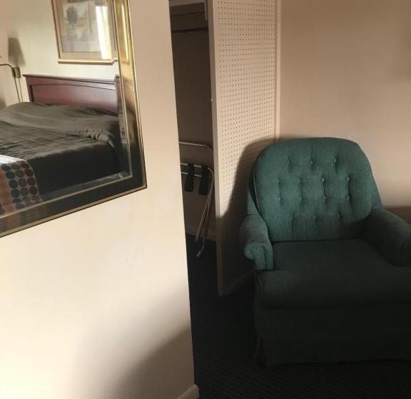 اتاق استاندارد, Redwood Inn