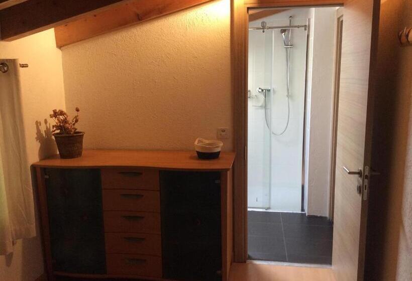 غرفة عائلية, Chez Philippe