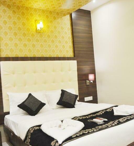 اتاق لوکس, A. K. International