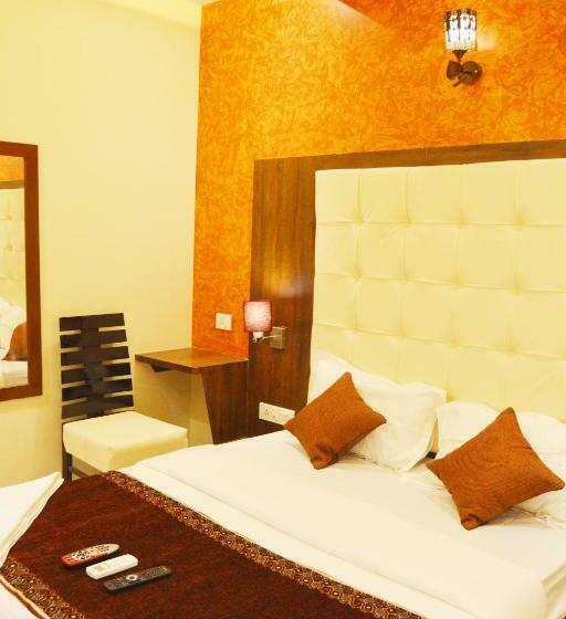 اتاق لوکس, A. K. International