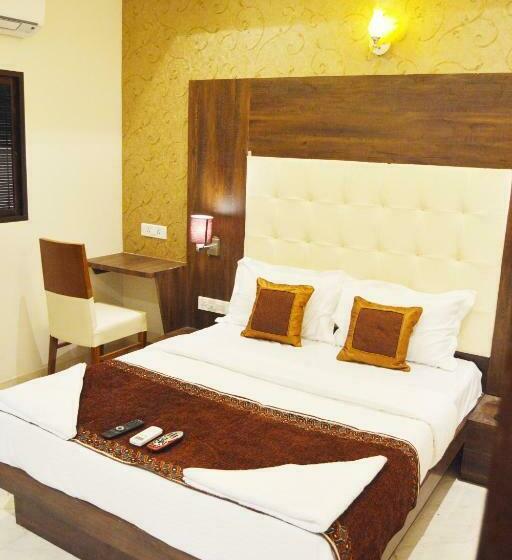 اتاق لوکس, A. K. International