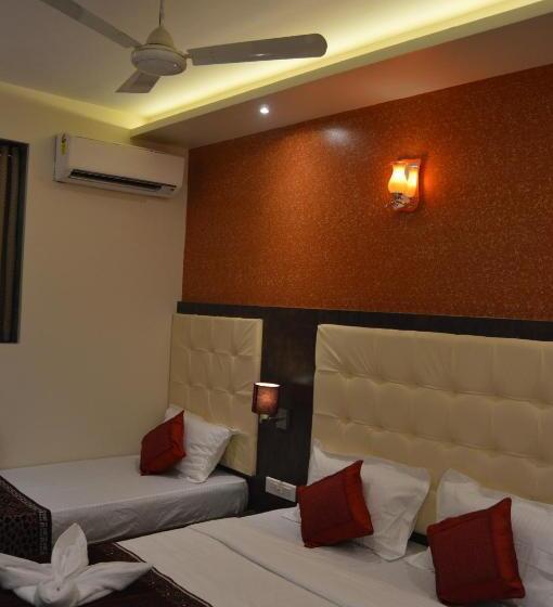 اتاق لوکس سه تخته, A. K. International