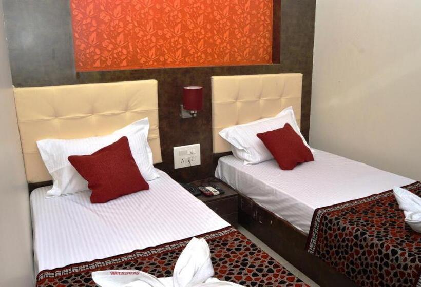 اتاق لوکس, A. K. International