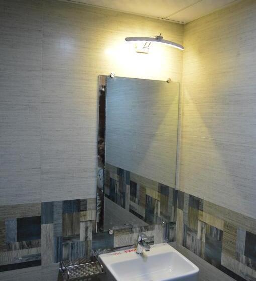 اتاق لوکس, A. K. International