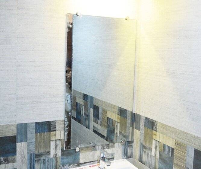 اتاق استاندارد, A. K. International