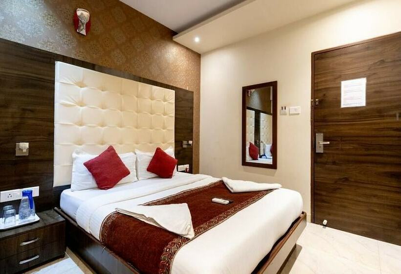 اتاق لوکس, A. K. International