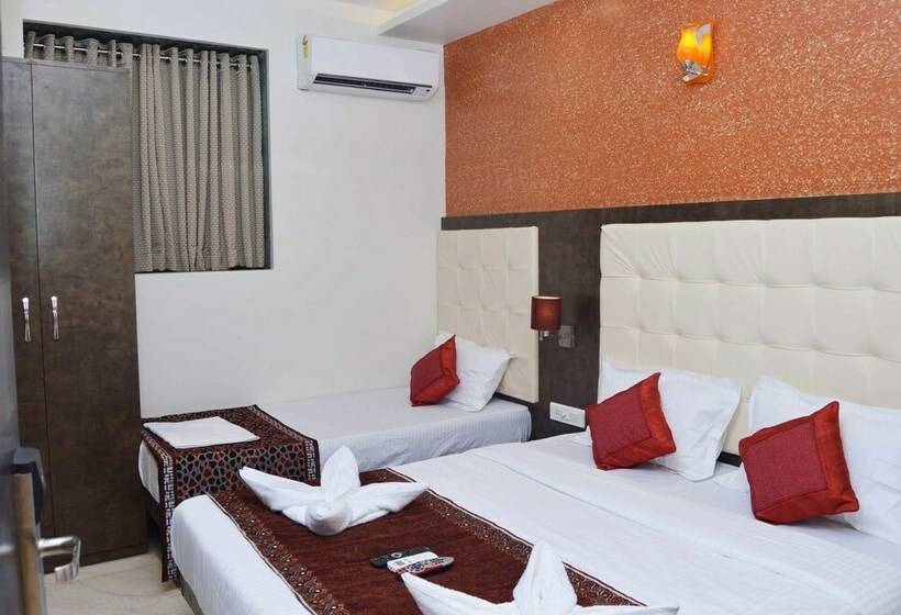 اتاق لوکس سه تخته, A. K. International