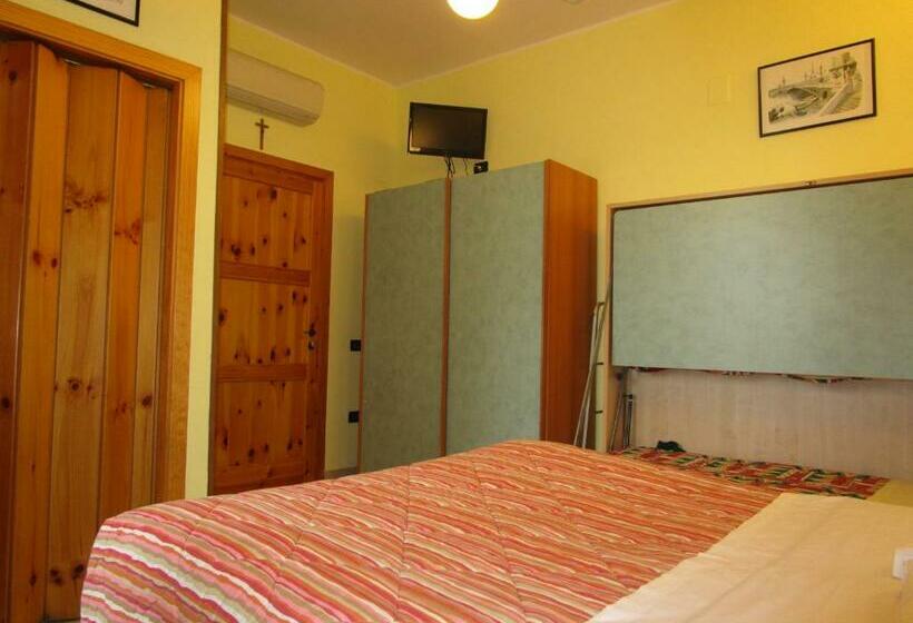 Номер Стандарт Трехместный, Albergo Primavera