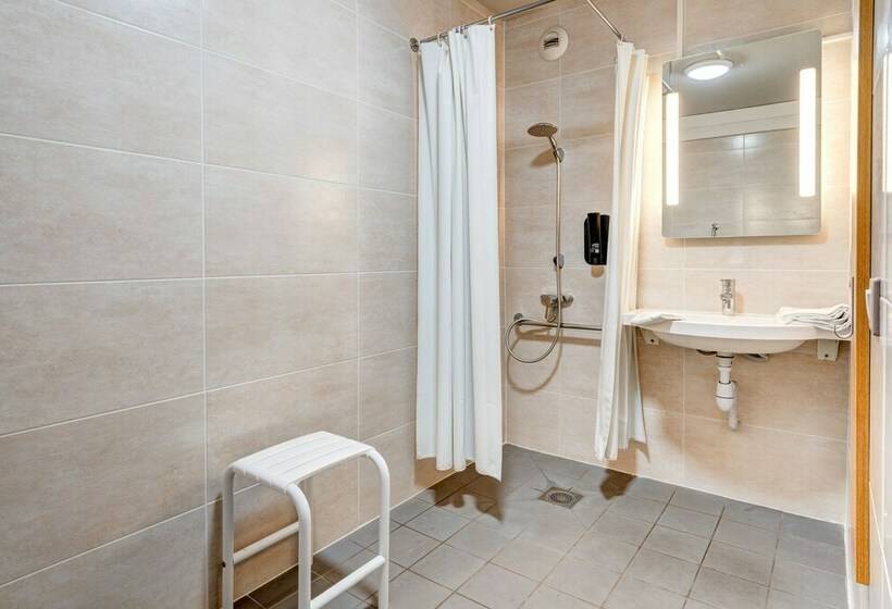 身障者適用スタンダードルーム, B&b Hotel Louveciennes