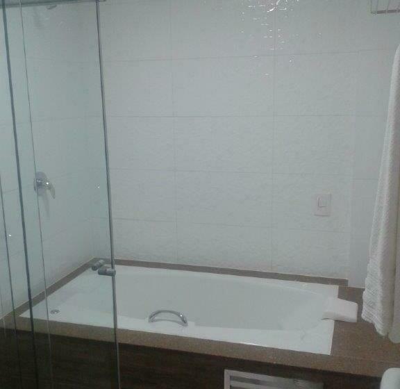 ハイドロマッサージバス付きスイート, Leiria