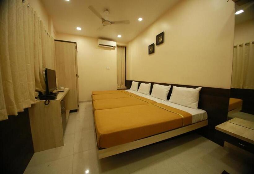 חדר דלוקס לארבעה, Madhuri Executive