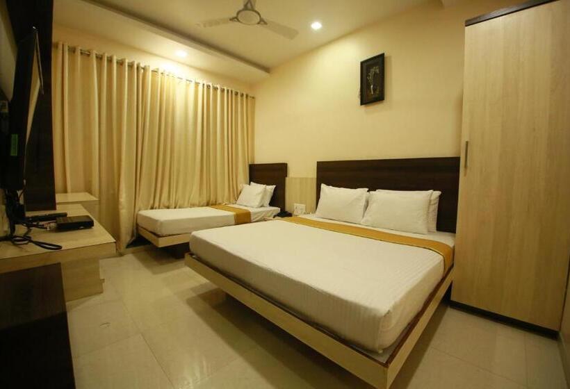 חדר סטנדרט לשלושה ללא AC, Madhuri Executive