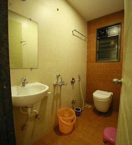 חדר סטנדרט לארבעה, Madhuri Executive