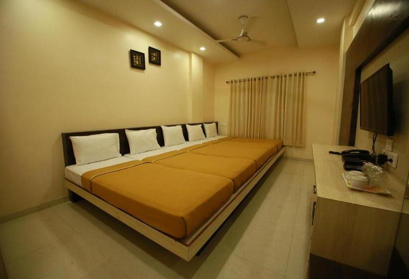 家庭间, Madhuri Executive