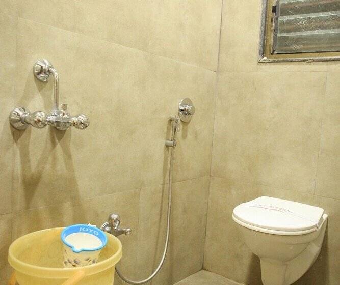 חדר דלוקס לארבעה, Madhuri Executive