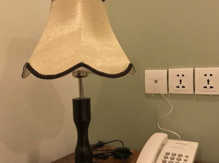 디럭스 룸, Ny Ka Smy