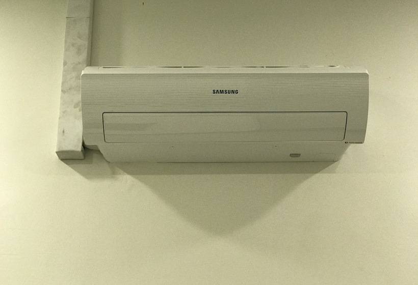 디럭스 룸, Ny Ka Smy