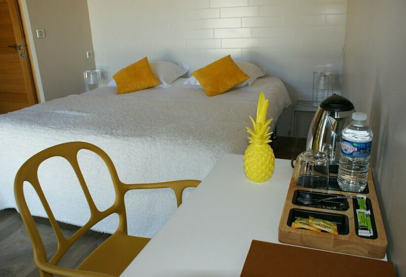 غرفة قياسية, What Else