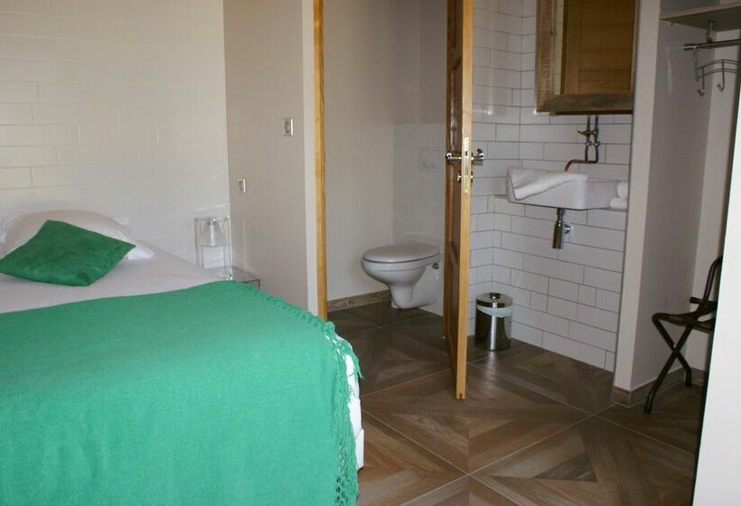 غرفة قياسية, What Else