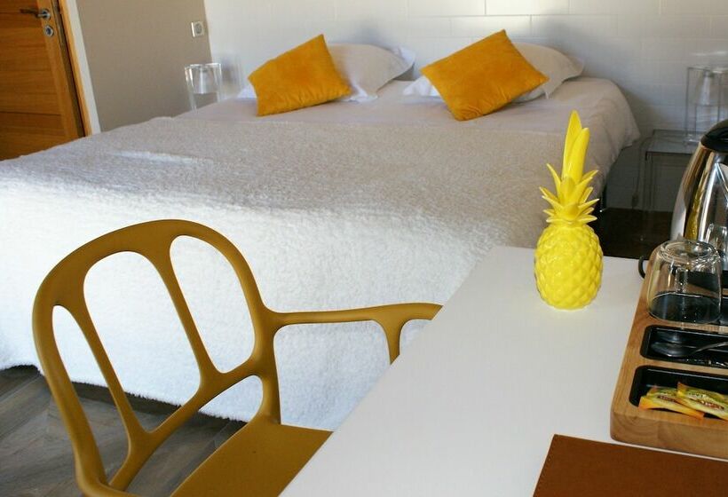 غرفة قياسية, What Else