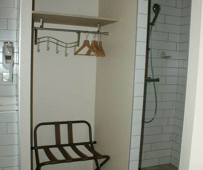 غرفة قياسية, What Else