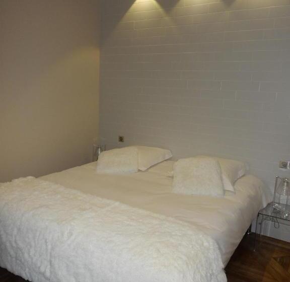 غرفة قياسية, What Else