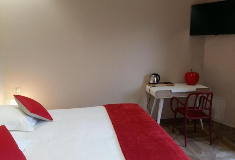 غرفة قياسية, What Else