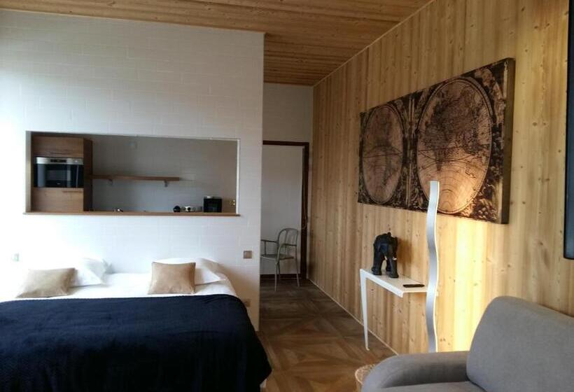 غرفة قياسية رباعية, What Else