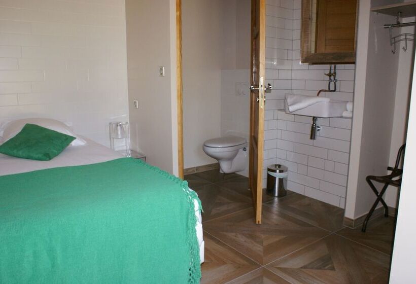 غرفة قياسية, What Else