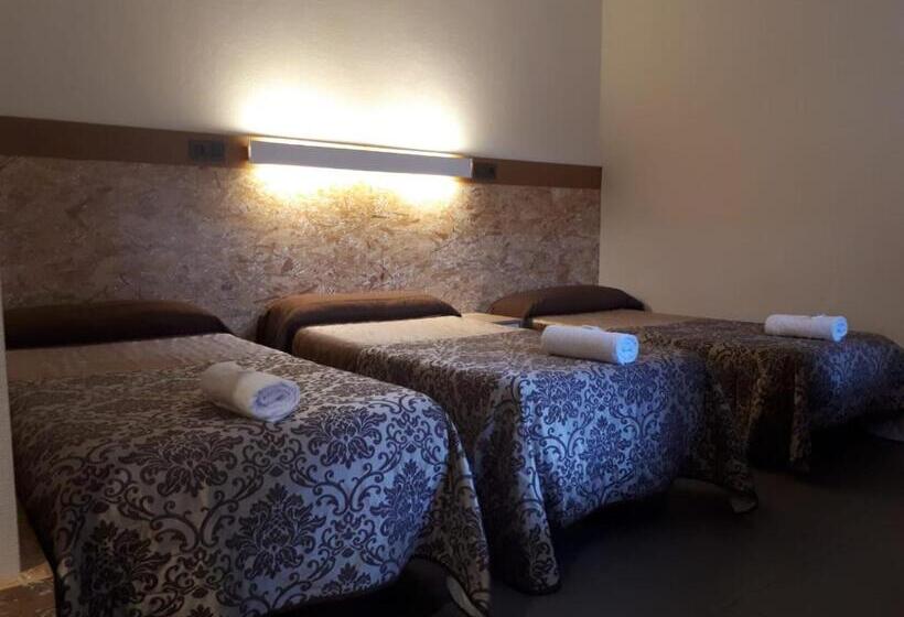 חדר סטנדרט לשלושה, Albergue Peregrinos San Francisco De Asis