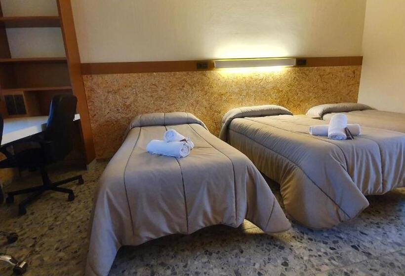 חדר סטנדרט לשלושה, Albergue Peregrinos San Francisco De Asis