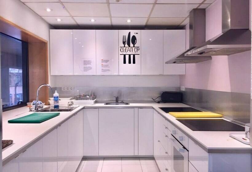 经济房, Résidencia Universitària Pare Claret   Hostel