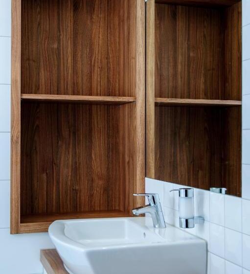 スタンダードルーム, Active