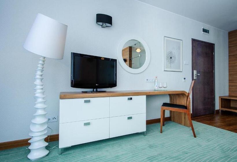 デラックスルーム, Active