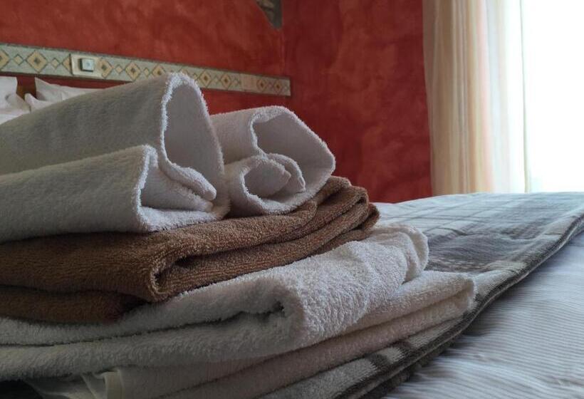 Номер Стандарт с Балконом, Albergo Ristorante Leso