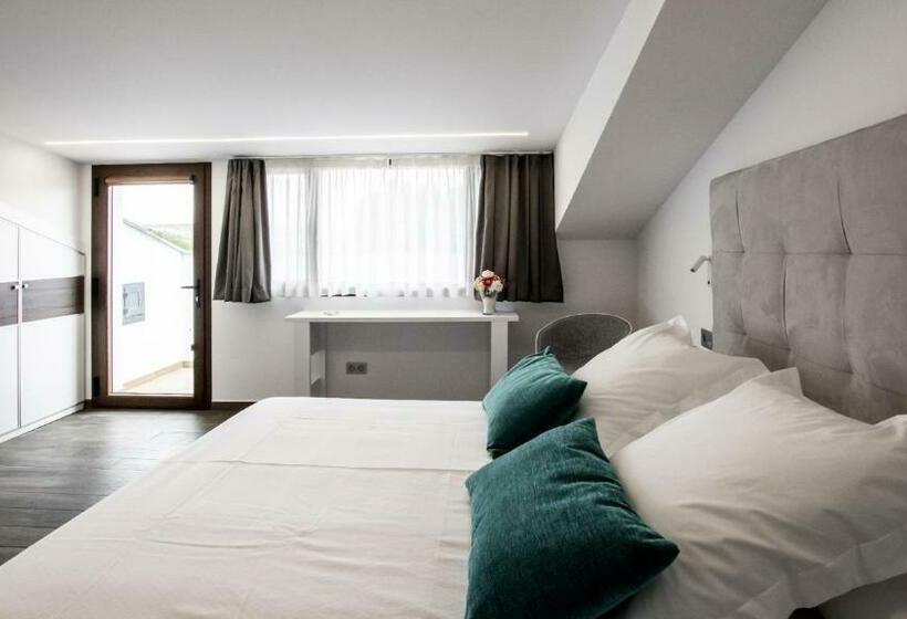 חדר סטנדרט, Duque De Calabria