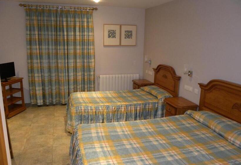 חדר סטנדרט לשלושה, Duque De Calabria