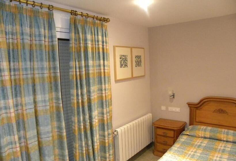 חדר סטנדרט לשלושה, Duque De Calabria