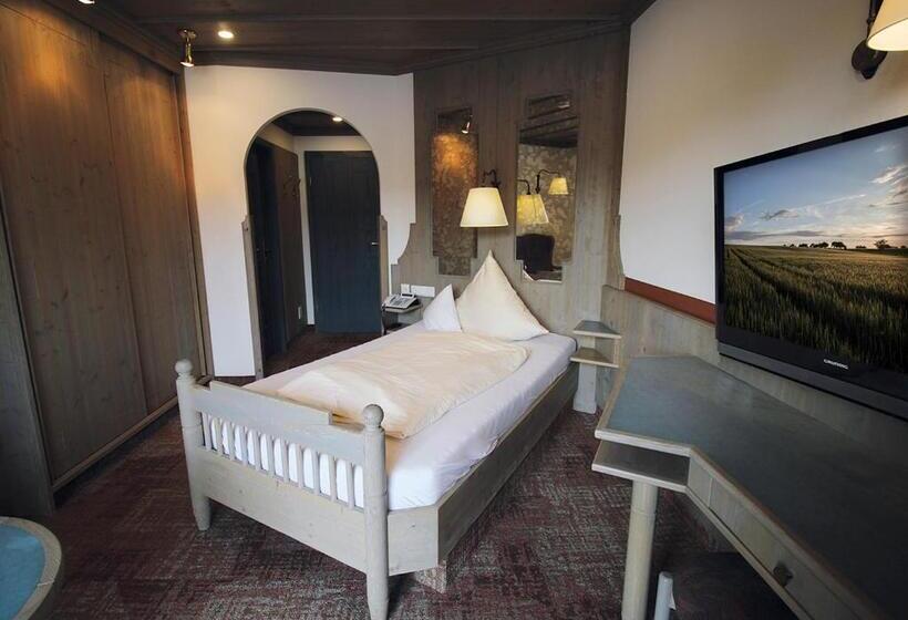 Camera Standard Individuale, Promenade