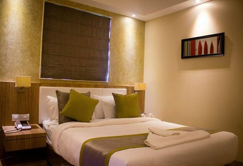 חדר אקזקיוטיב, The Maureen