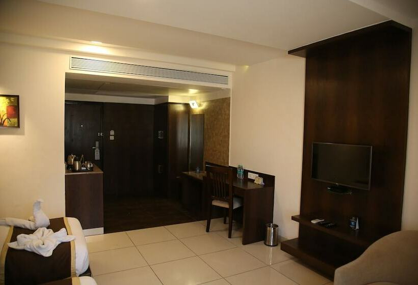 家庭工作室, West Fort