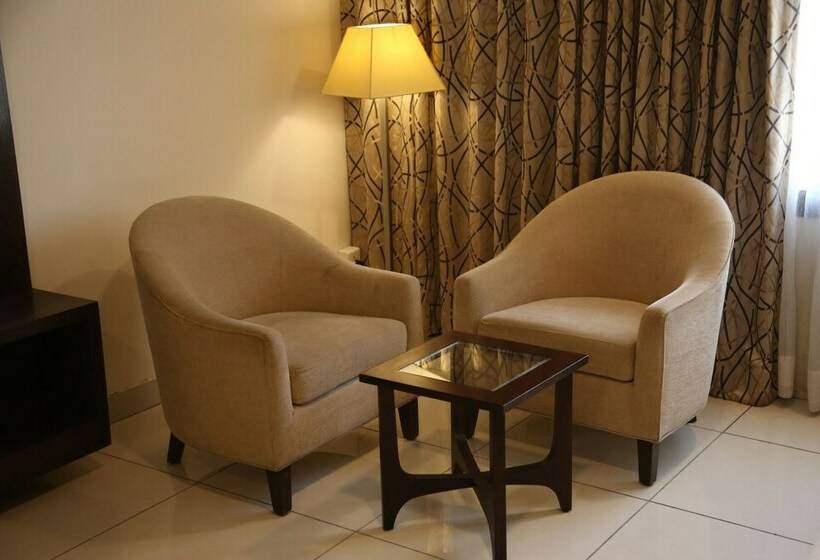 家庭工作室, West Fort