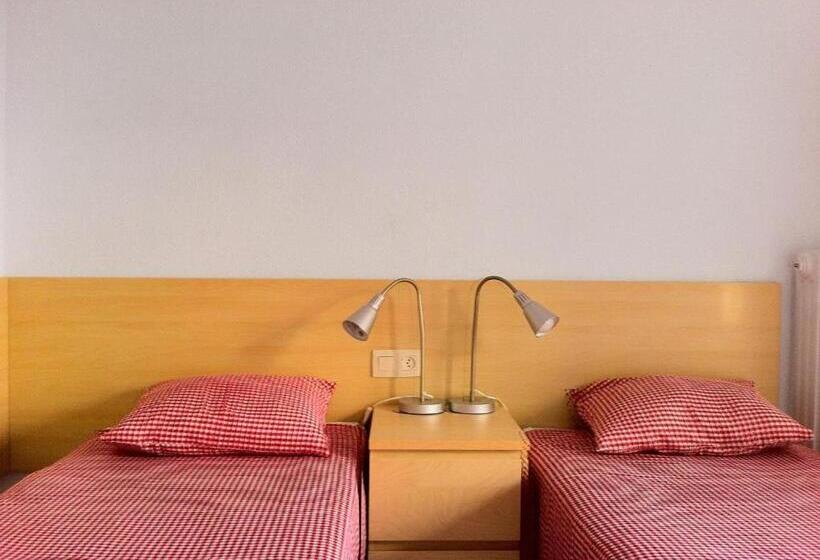 四人标准间, Résidencia Universitària Pare Claret   Hostel