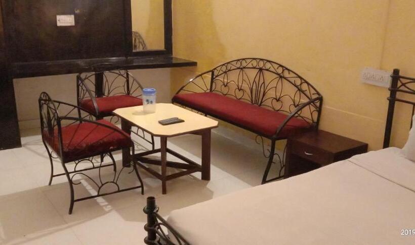 חדר דלוקס, Sparrow Inn Ankur